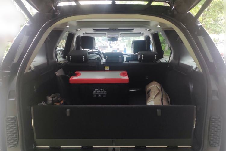 Used Land Rover Discovery 2024 360 PS Dynamic SE Trunk