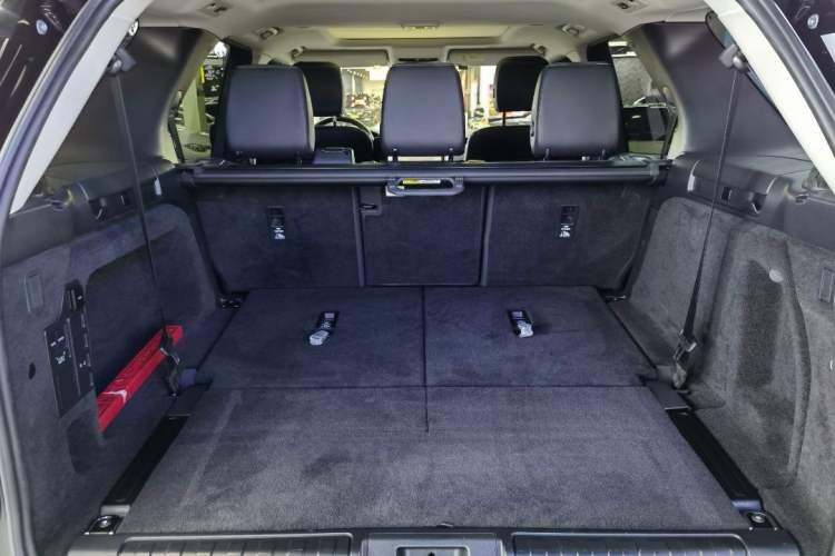 Used Land Rover Discovery 2024 360 PS S Trunk
