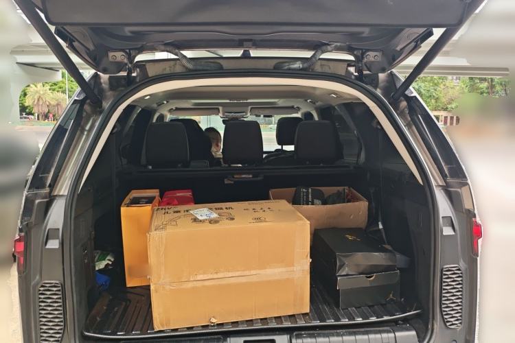 Used Land Rover Discovery 2024 360 PS S Trunk