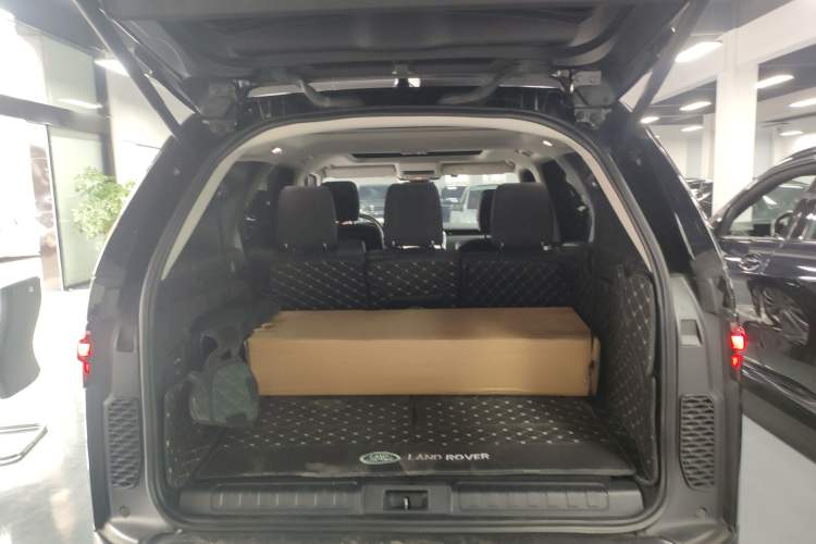 Used Land Rover Discovery 2024 360 PS S Trunk