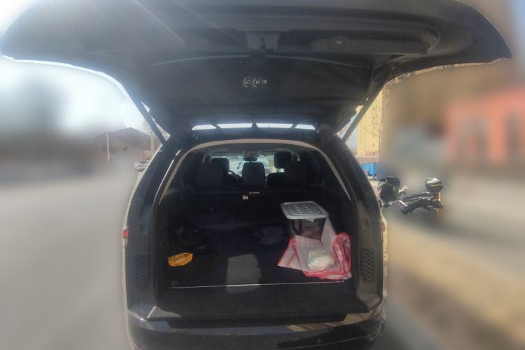 Used Land Rover Discovery 2024 360 PS Dynamic SE Trunk