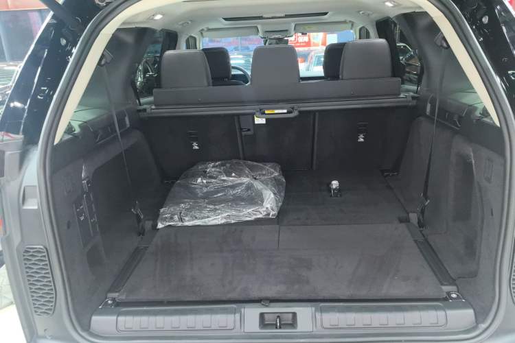 Used Land Rover Discovery 2024 360 PS S Trunk