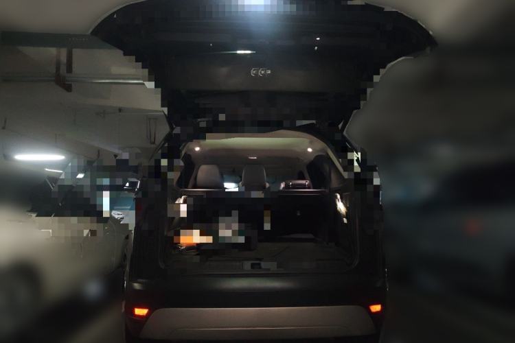 Used Land Rover Discovery 2024 300PS S Trunk