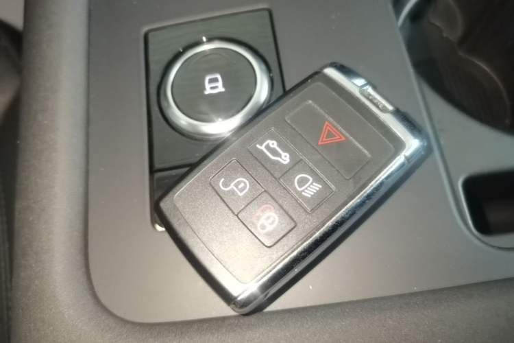 Used Land Rover Discovery 2024 360 PS Dynamic SE Vehicle Key