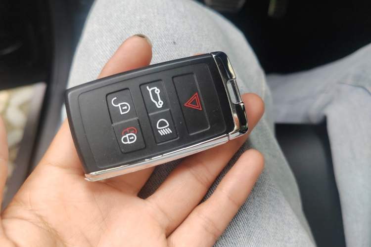 Used Land Rover Discovery 2024 360 PS Dynamic SE Vehicle Key