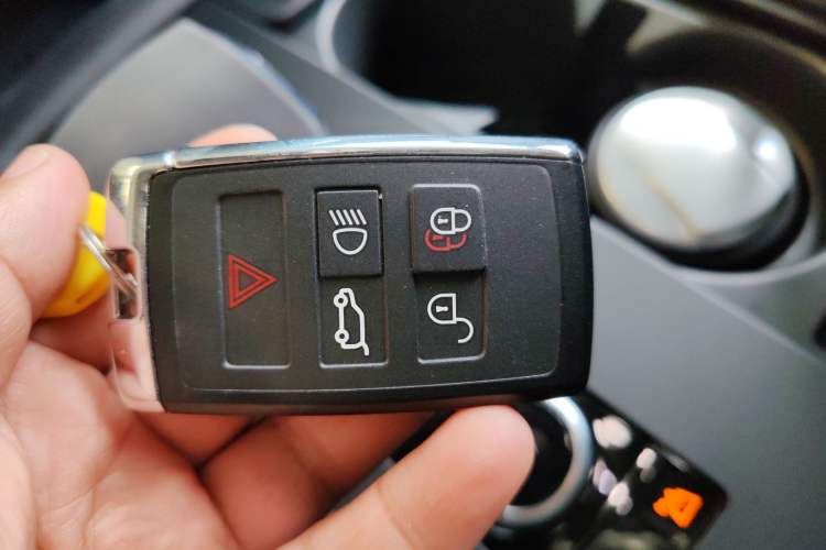 Used Land Rover Discovery 2024 360 PS Dynamic SE Vehicle Key
