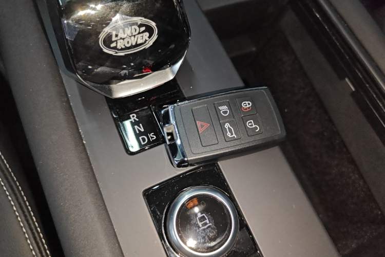 Used Land Rover Discovery 2024 360 PS Dynamic SE Vehicle Key