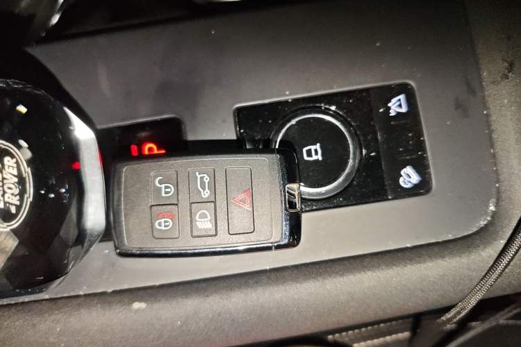 Used Land Rover Discovery 2024 360 PS Dynamic SE Vehicle Key