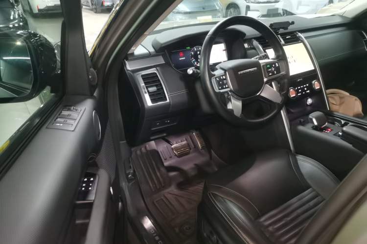 Used Land Rover Discovery 2024 360 PS Dynamic SE Driver Seat