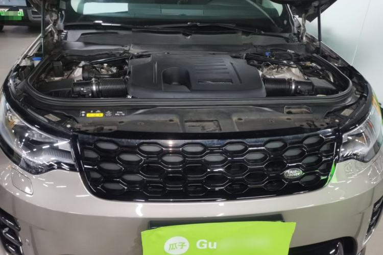 Used Land Rover Discovery 2024 360 PS Dynamic SE Engine Bay