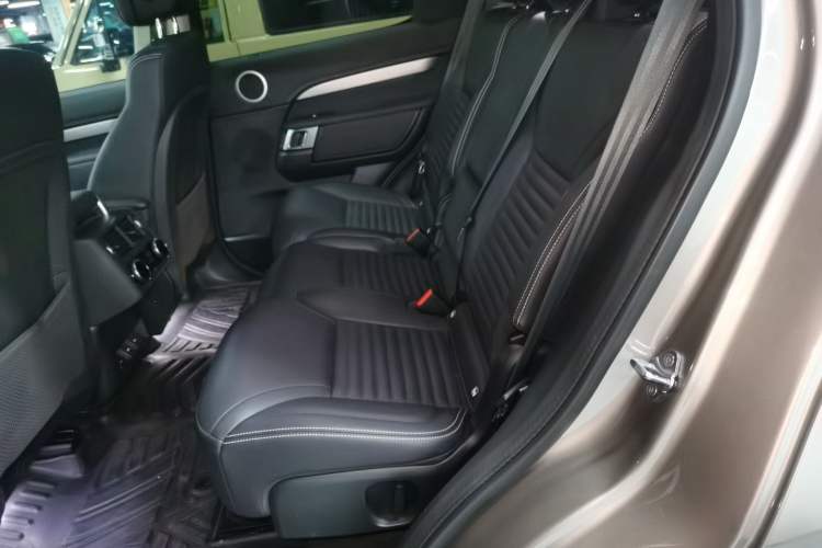 Used Land Rover Discovery 2024 360 PS Dynamic SE Left Rear Seat