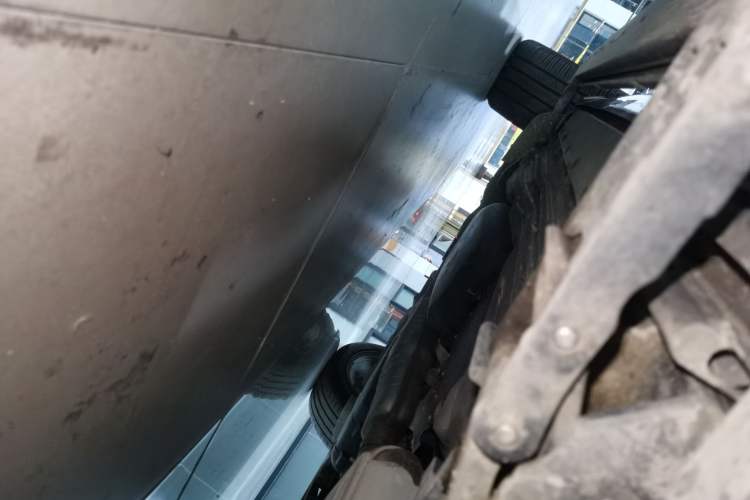 Used Land Rover Discovery 2024 360 PS Dynamic SE Right Side Sill