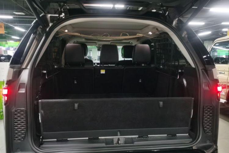 Used Land Rover Discovery 2024 360 PS Dynamic SE Trunk