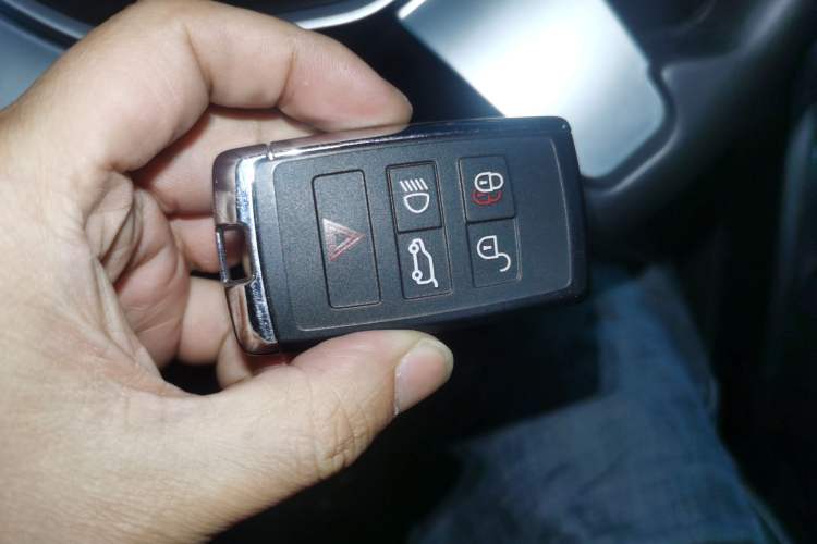Used Land Rover Discovery 2024 360 PS Dynamic SE Vehicle Key