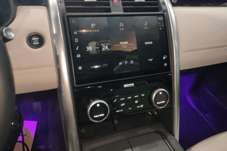 Used Land Rover Discovery 2024 360 PS S Audio And AC Panel