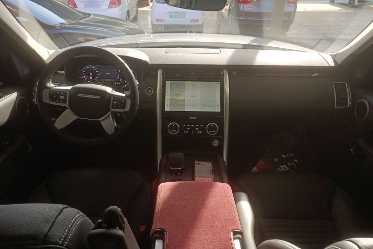 Used Land Rover Discovery 2024 360 PS S Center Console