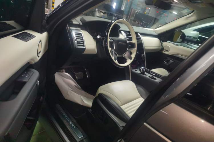 Used Land Rover Discovery 2024 360 PS Dynamic SE Driver Seat