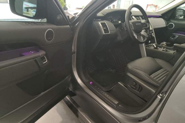 Used Land Rover Discovery 2024 360 PS S Driver Seat