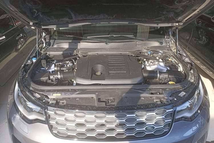 Used Land Rover Discovery 2024 360 PS S Engine Bay
