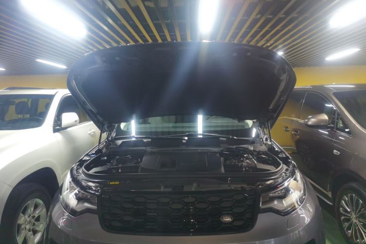 Used Land Rover Discovery 2024 360 PS Dynamic SE Engine Bay