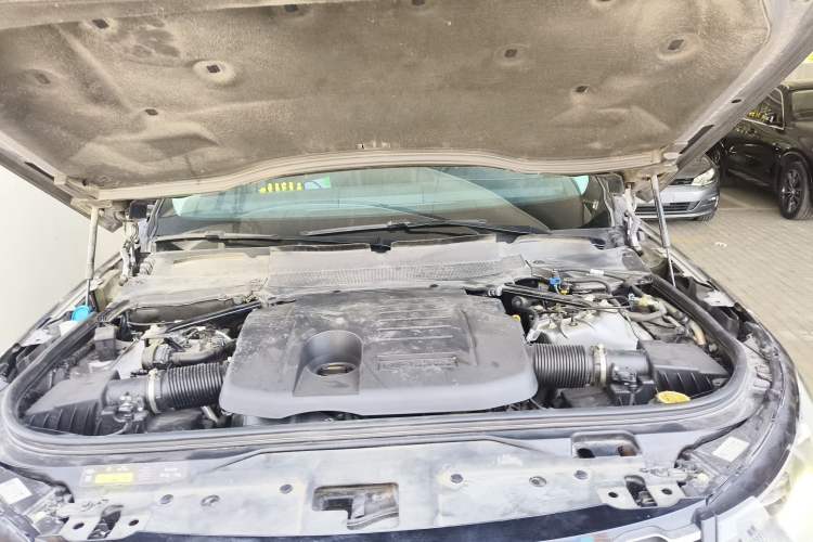 Used Land Rover Discovery 2024 360 PS S Engine Bay