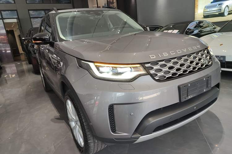 Used Land Rover Discovery 2024 360 PS S Front Right 45 Deg