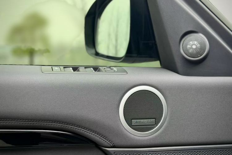 Used Land Rover Discovery 2024 360 PS S Interior 1