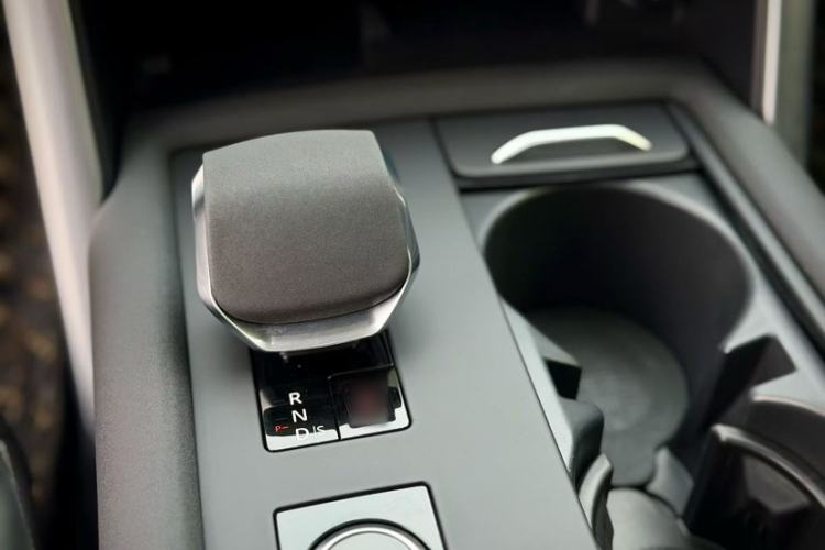 Used Land Rover Discovery 2024 360 PS S Interior 4