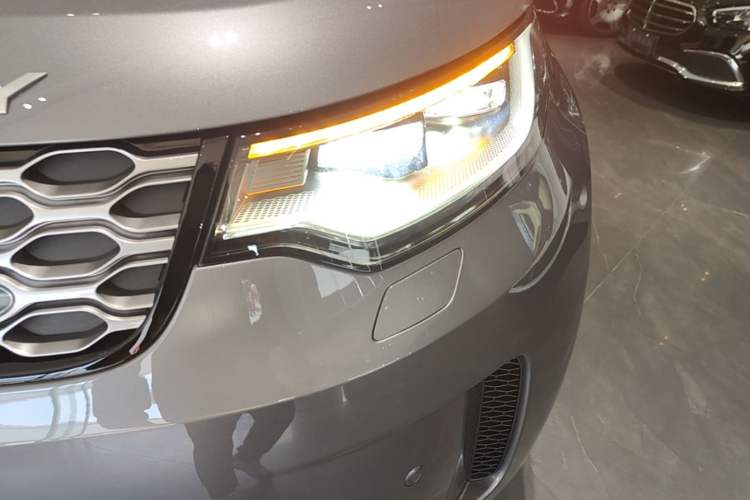 Used Land Rover Discovery 2024 360 PS S Left Front Headlight