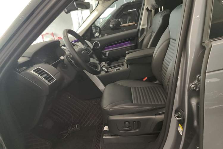 Used Land Rover Discovery 2024 360 PS S Left Front Seat