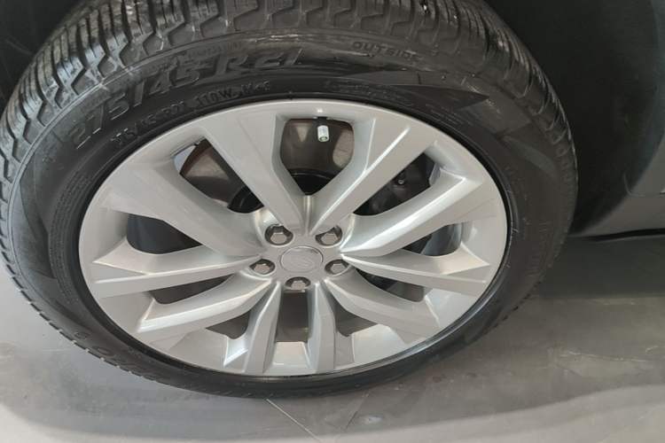 Used Land Rover Discovery 2024 360 PS S Left Front Wheel Hub
