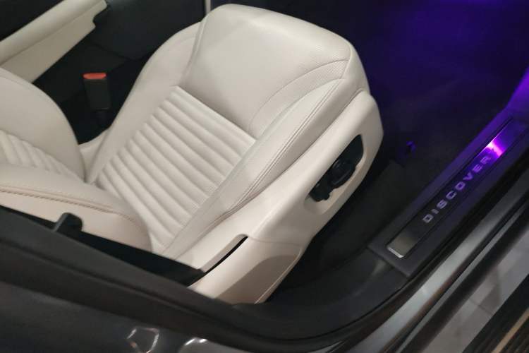 Used Land Rover Discovery 2024 360 PS S Right Front Seat