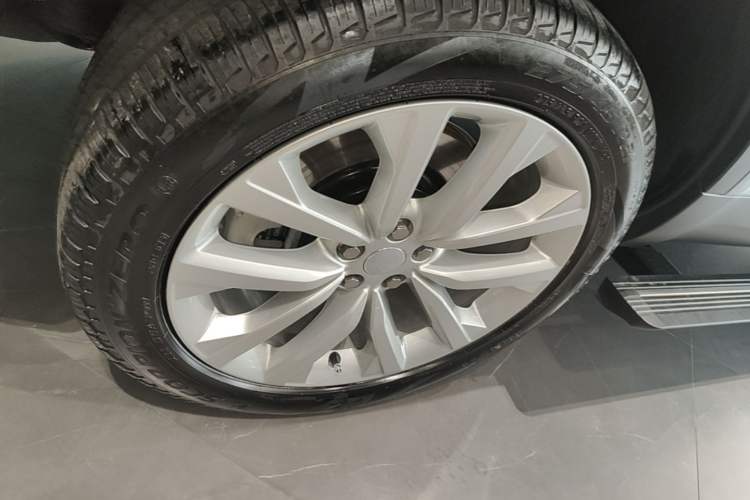 Used Land Rover Discovery 2024 360 PS S Right Rear Wheel Hub