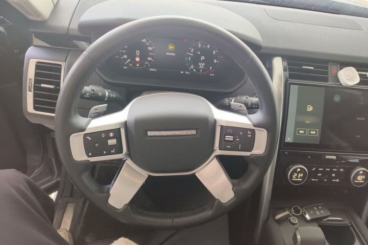 Used Land Rover Discovery 2024 360 PS S Steering Wheel