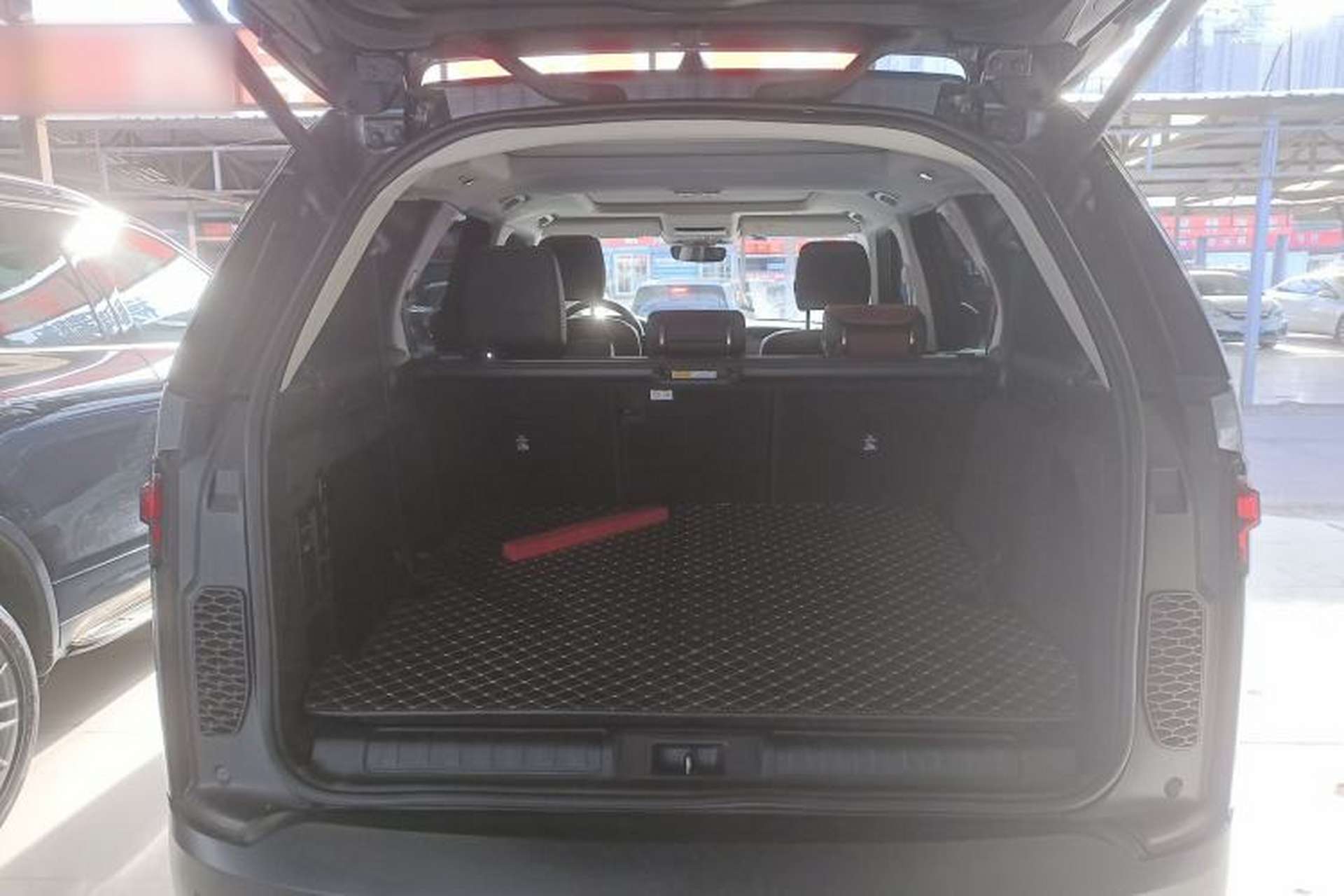 Used Land Rover Discovery 2024 360 PS S Trunk