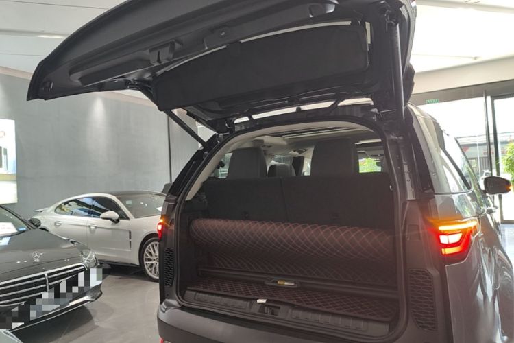 Used Land Rover Discovery 2024 360 PS S Trunk