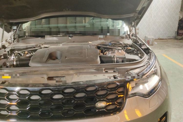 Used Land Rover Discovery 2024 360 PS Dynamic HSE Engine Bay Left