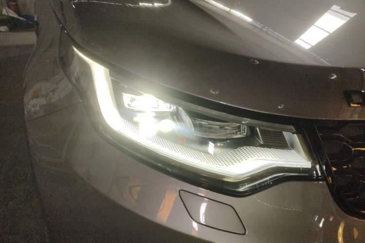 Used Land Rover Discovery 2024 360 PS Dynamic HSE Right Front Headlight