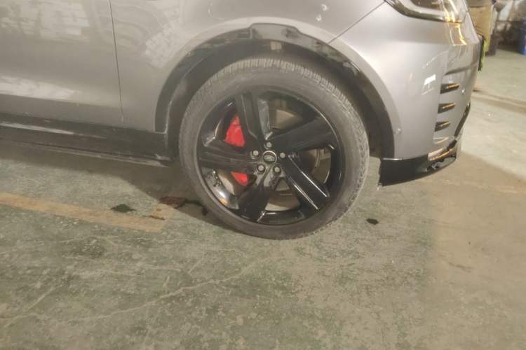 Used Land Rover Discovery 2024 360 PS Dynamic HSE Right Front Wheel Hub