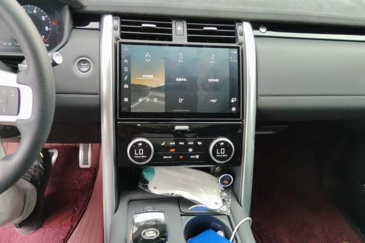 Used Land Rover Discovery 2024 360 PS S Audio And AC Panel