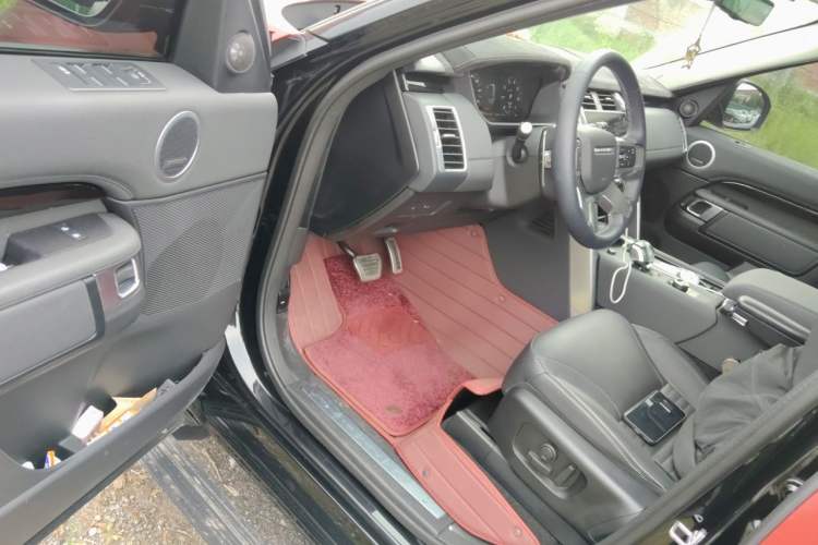 Used Land Rover Discovery 2024 360 PS S Driver Seat