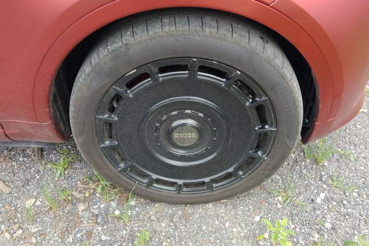 Used Land Rover Discovery 2024 360 PS S Right Front Wheel Hub