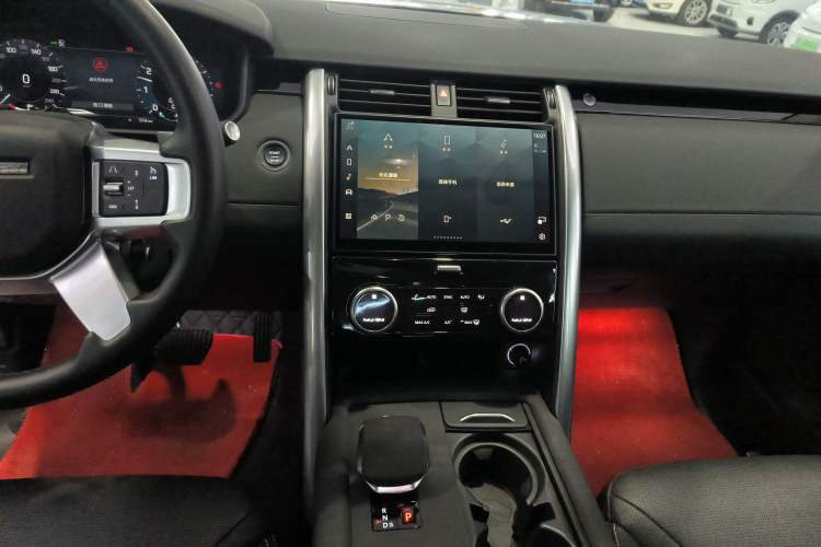 Used Land Rover Discovery 2024 360 PS S Audio And AC Panel