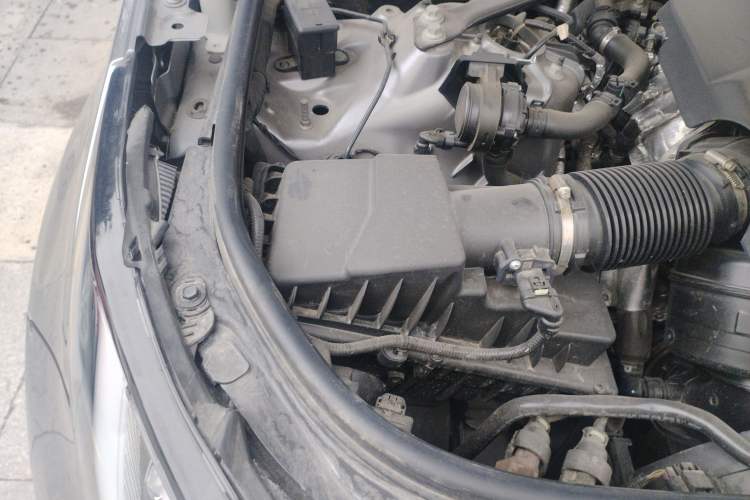 Used Land Rover Discovery 2024 360 PS S Engine Bay Right