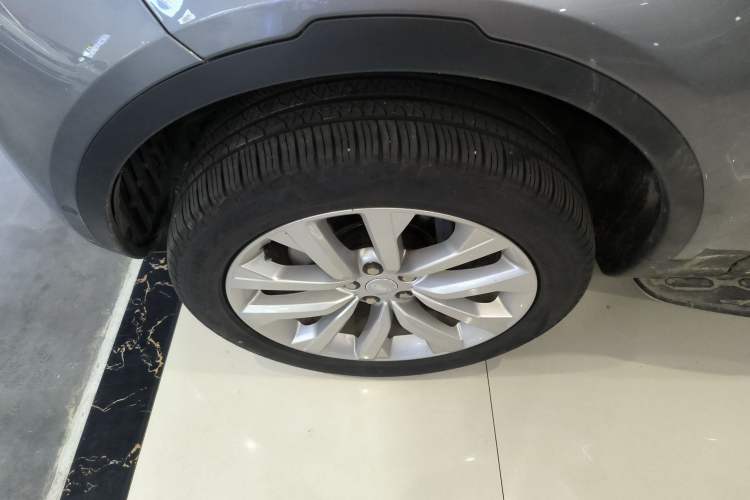 Used Land Rover Discovery 2024 360 PS S Exterior 7