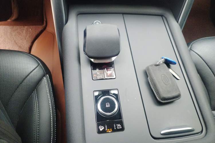 Used Land Rover Discovery 2024 360 PS S Gear Lever