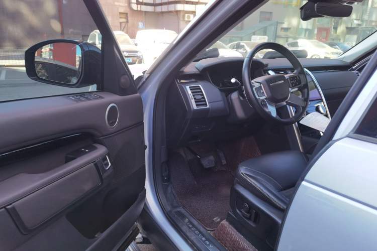 Used Land Rover Discovery 2024 360 PS S Interior 3
