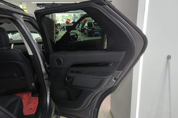 Used Land Rover Discovery 2024 360 PS S Interior 6