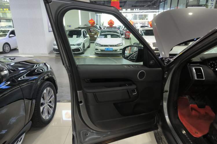 Used Land Rover Discovery 2024 360 PS S Interior 7