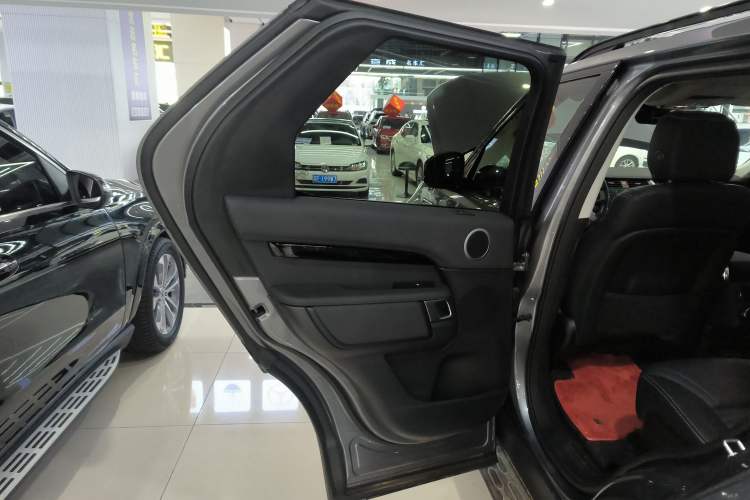 Used Land Rover Discovery 2024 360 PS S Interior 8